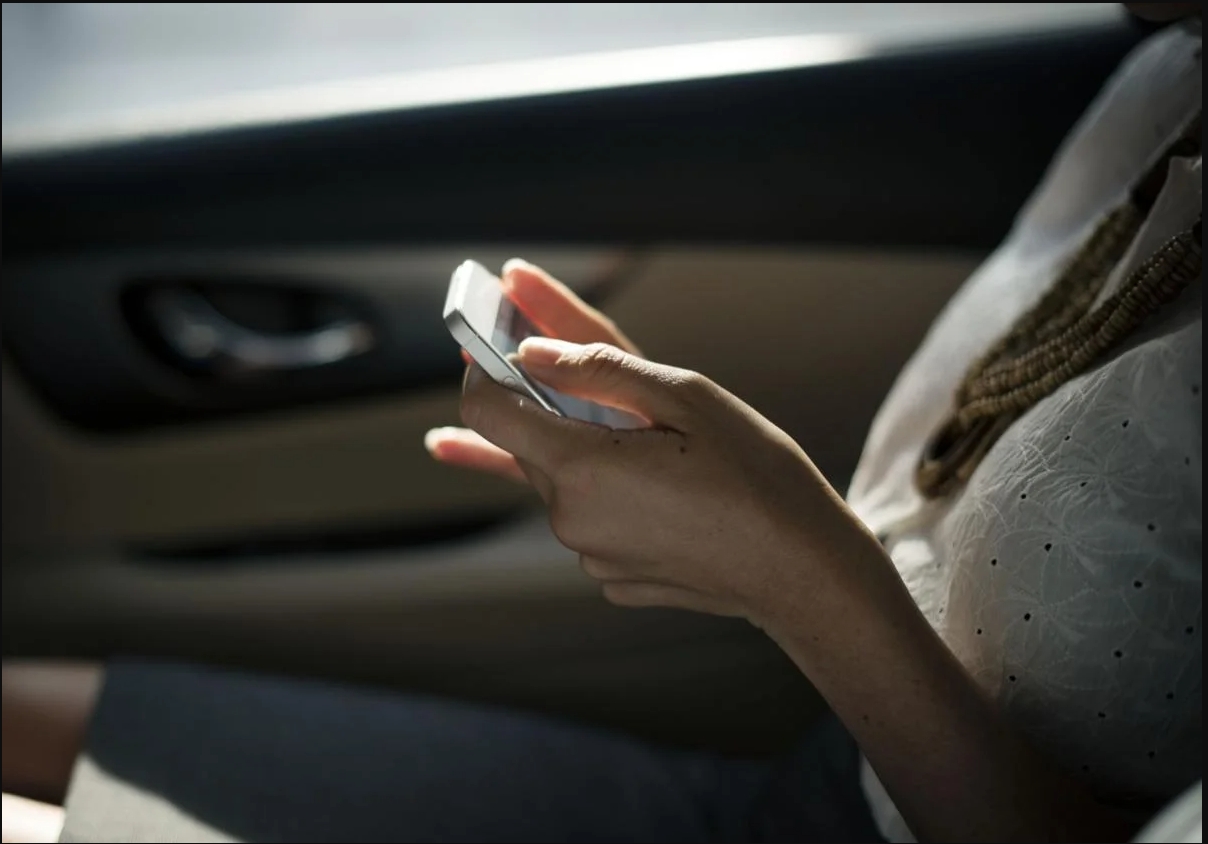 ADIOS A LOS MAREOS EN EL COCHE AL UTILIZAR EL MÓVIL
